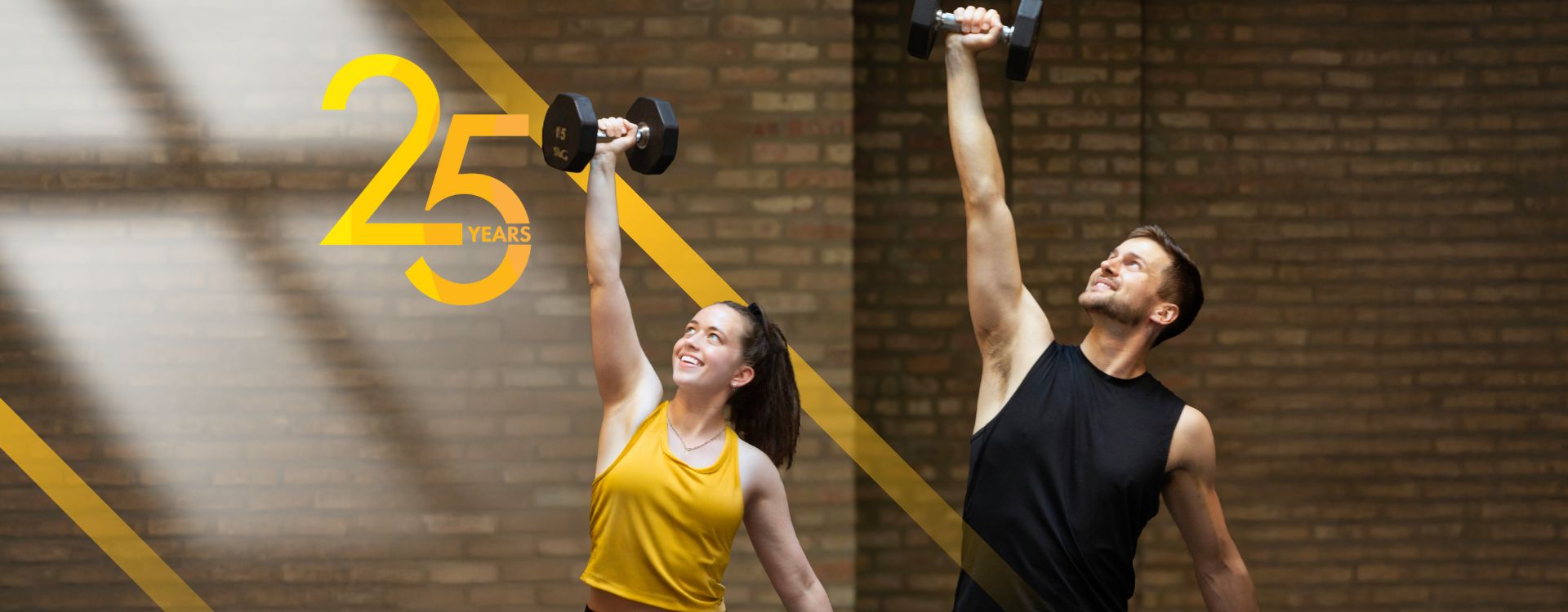 Two people performing shoulder presses in Cheetah Gym with promotional text highlighting a free gym pass — showcasing strength training and fitness facilities in Andersonville, Chicago.